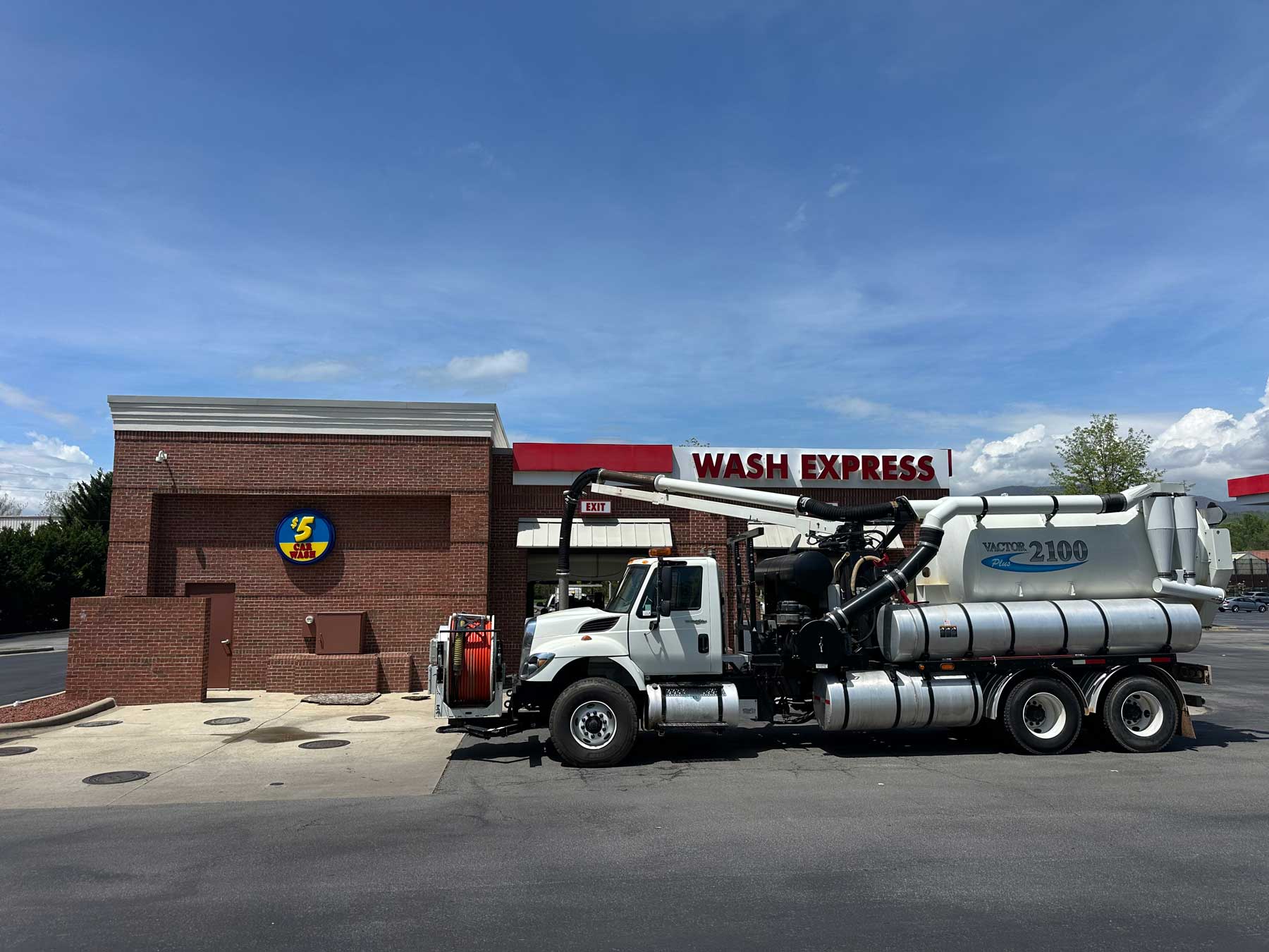 Septic tank cleaning truck